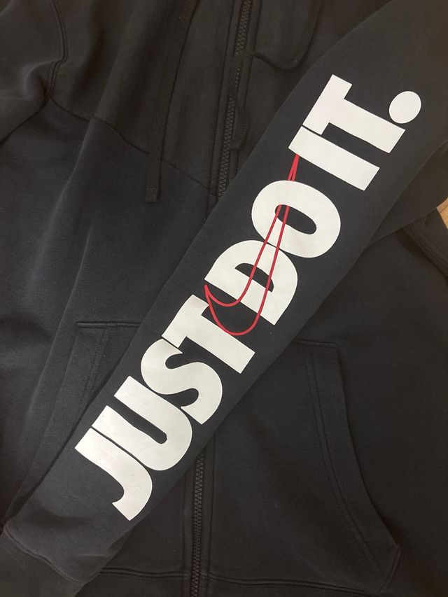 Chaqueta Nike Negra con Logo