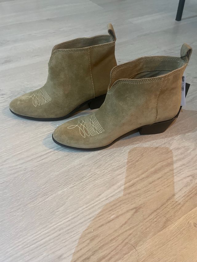 Botines de piel beige