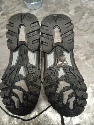 Botas de trabajo negras nuevas