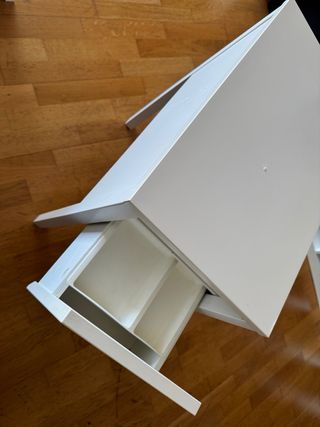 Mesita NORDLI blanca de Ikea