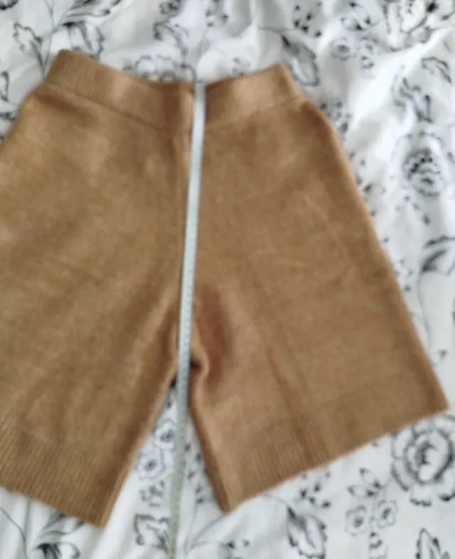 Pantalones cortos de punto beige