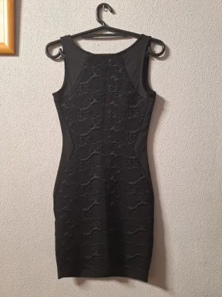 Vestido negro ceñido fiesta