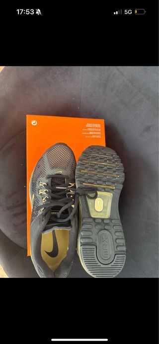 Nike Air Max Zapatillas Negras y Doradas