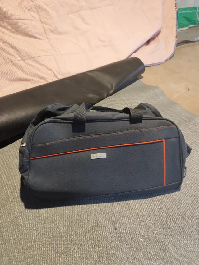 Bolsa de viaje troley negra y naranja