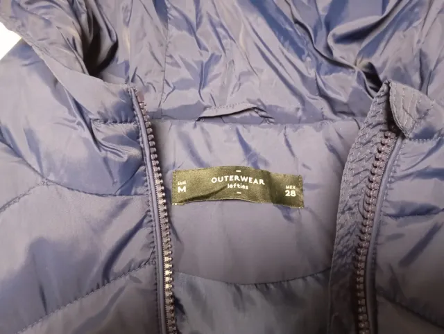 Chaquetón azul marino con capucha