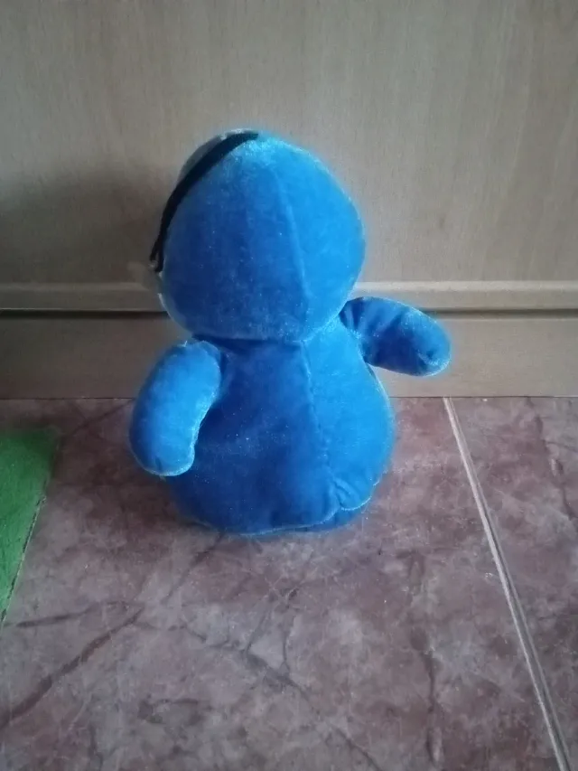Peluche pingüino azul y blanco
