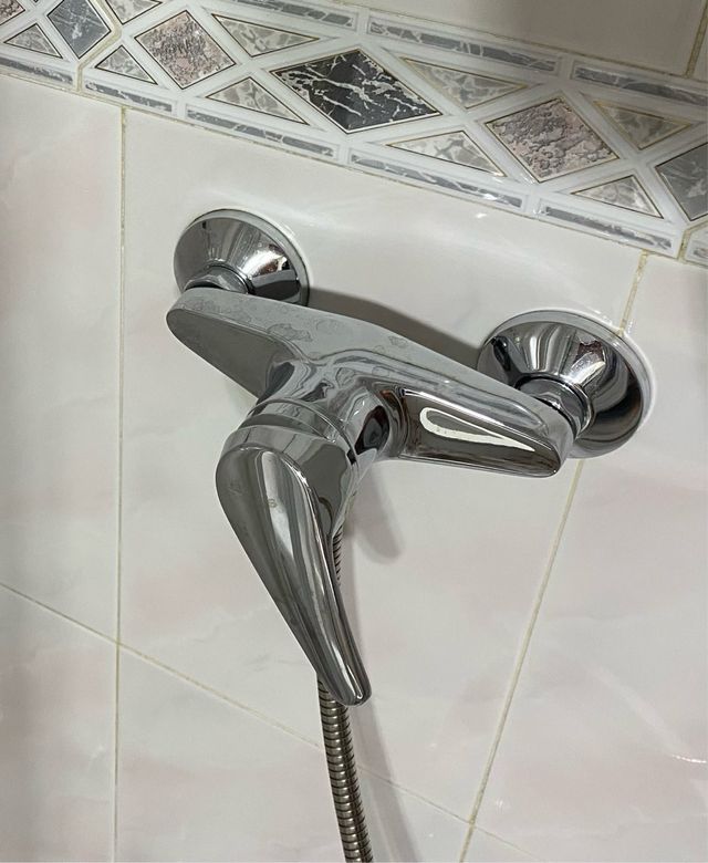 Grifería baño completa - Plata y Negro