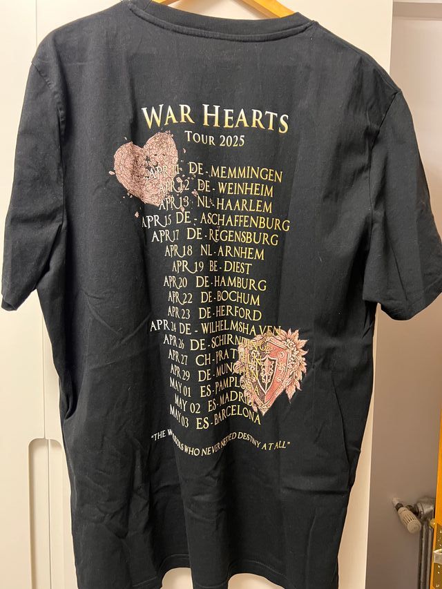 Camiseta Fellowship War Hearts Tour 2025 Negra