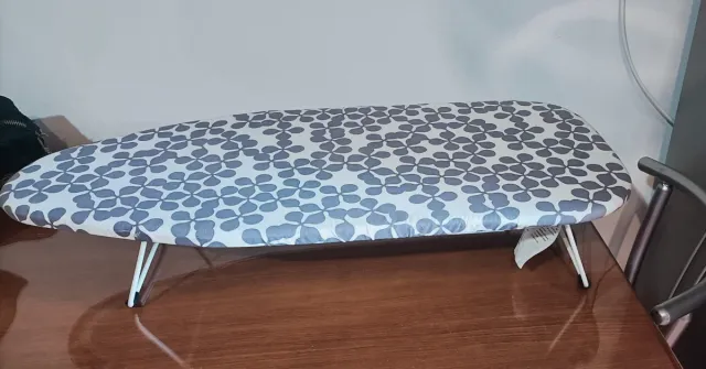 Tabla de planchar con estampado floral