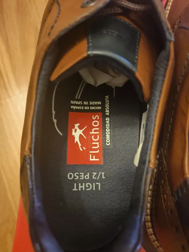 Zapatos de vestir marrones nuevos