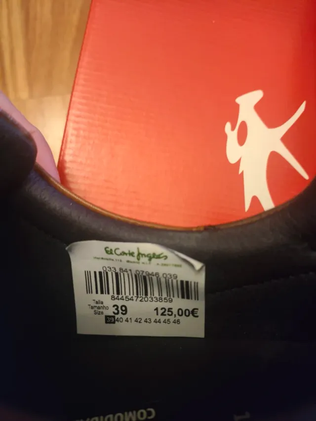 Zapatos de vestir marrones nuevos