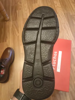 Zapatos de vestir marrones nuevos