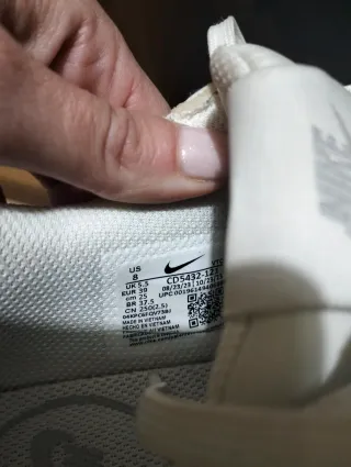 Nike Air Max Blancas y Plateadas