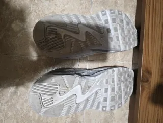 Nike Air Max Blancas y Plateadas