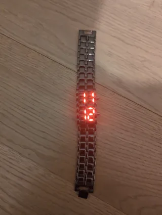 Braccialetto digitale LED rosso/argento