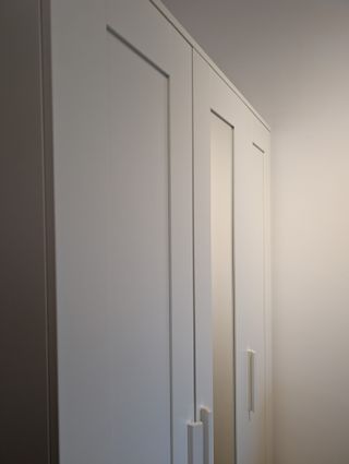 Armadio Brimnes 3 porte Ikea bianco con specchio