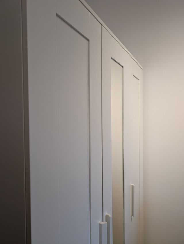 Armario Brimnes 3 puertas Ikea blanco espejo