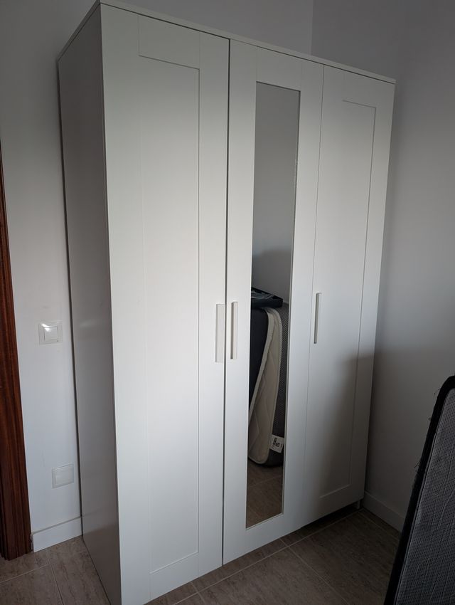 Guarda-roupa Brimnes 3 portas Ikea branco com espelho