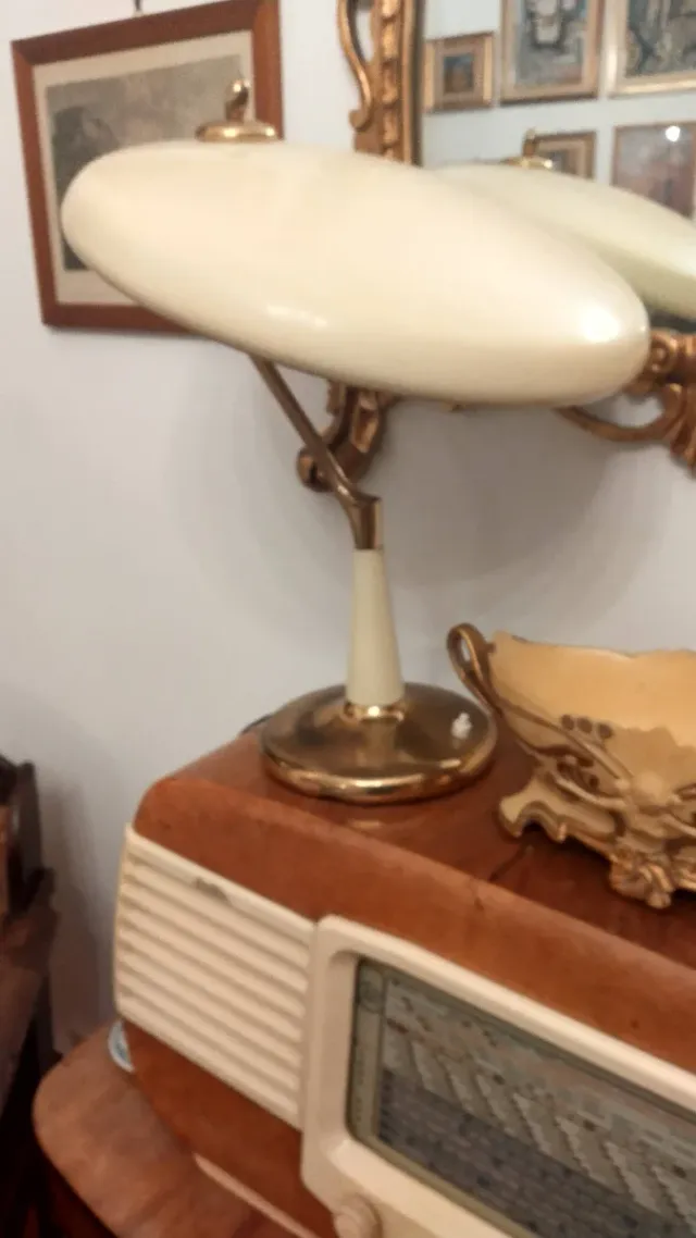 Lampada da tavolo vintage Oscar Torlasco anni 50.