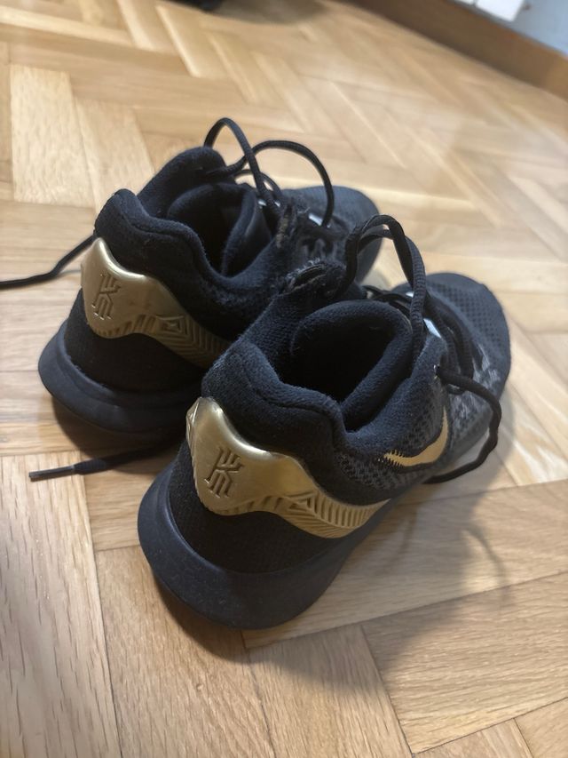 Nike Kyrie Flytrap 3 Negro/Dorado