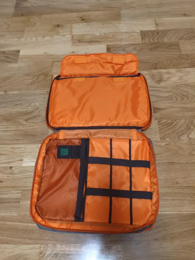 Funda tablet/portátil gris y naranja