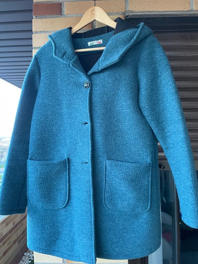 Abrigo mujer verde azulado con capucha