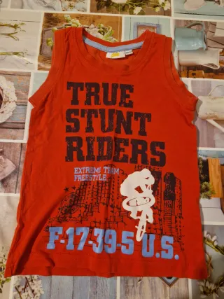 Abbigliamento misto da neonata/o e da bambina/o.