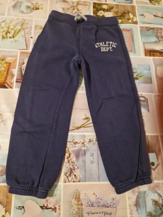 Abbigliamento misto da neonata/o e da bambina/o.