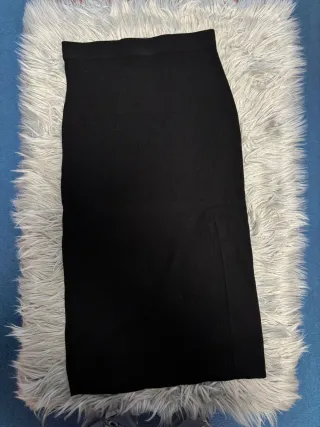 Falda larga negra con abertura