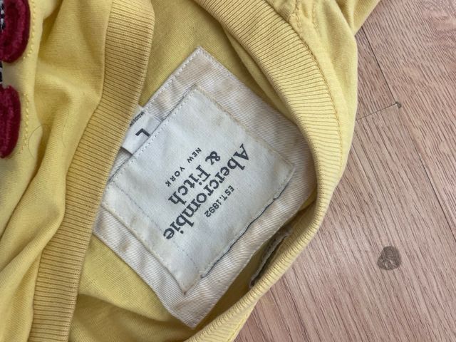 Camiseta Abercrombie & Fitch Amarilla