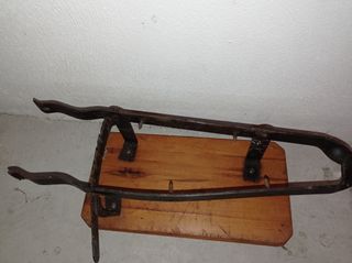 Jamón de forja y madera antiguo