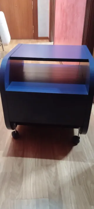 Mesita de salón azul