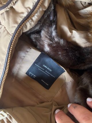 Chaqueta acolchada Zara beige con capucha