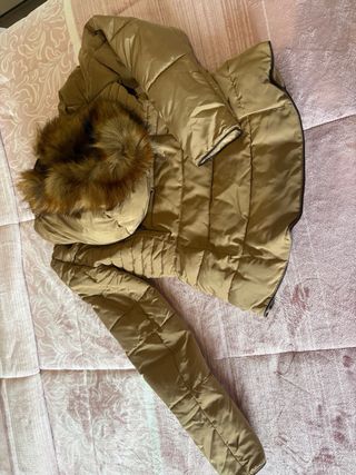 Chaqueta acolchada Zara beige con capucha