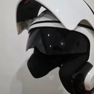 Casco modulare con visiera solare interna