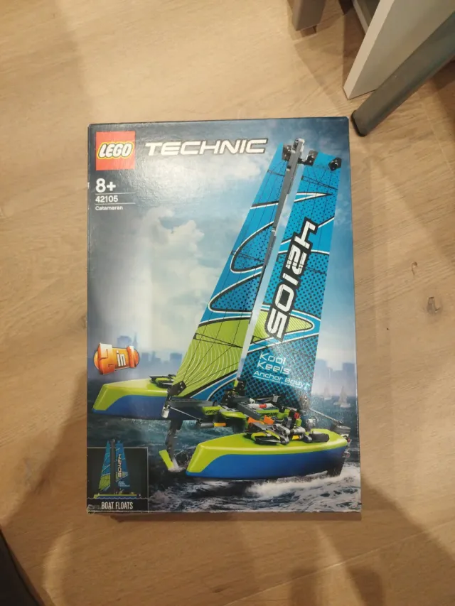 Lego Catamarán 42105