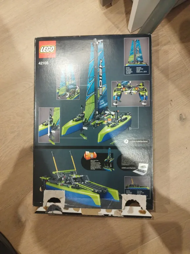 Lego Catamarán 42105