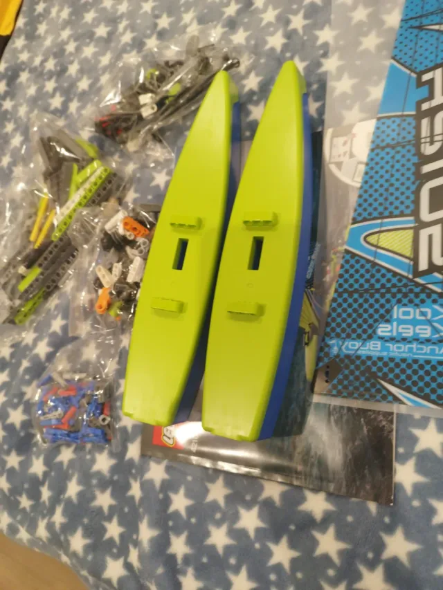 Lego Catamarán 42105