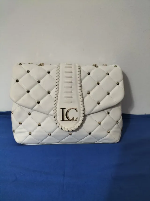 Borsa Le Carrie bianca trapuntata con borchie