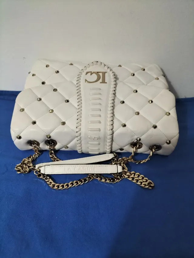 Borsa Le Carrie bianca trapuntata con borchie