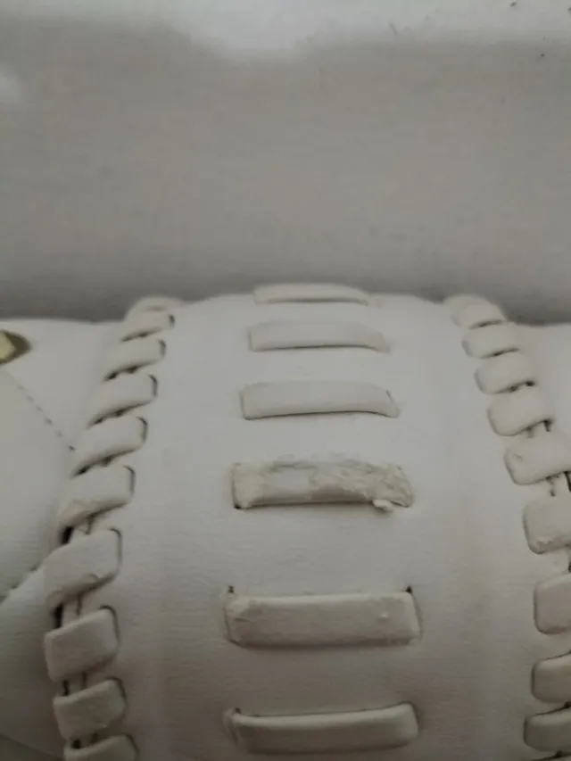 Borsa Le Carrie bianca trapuntata con borchie