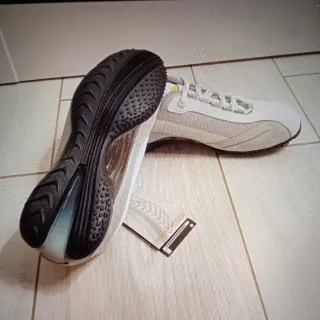 Scarpe donna PIRELLI 39 bianche e grigie.