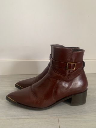 Botines de cuero marrones