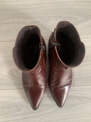 Botines de cuero marrones