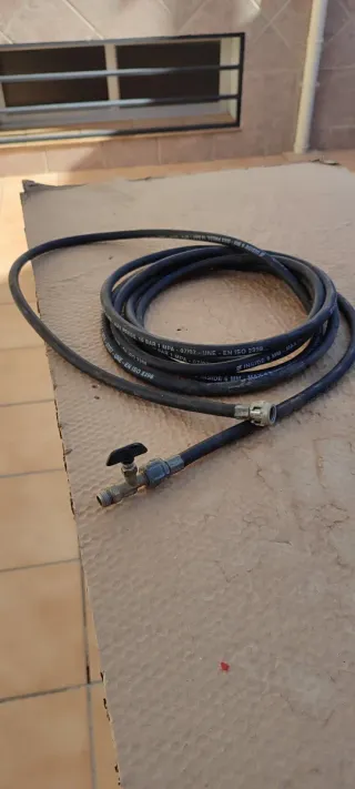 Manguera hidráulica con válvula