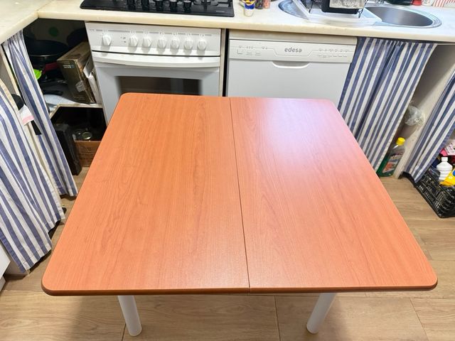 Mesa de cocina plegable nueva