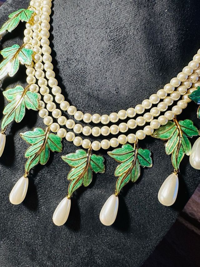 Conjunto vintage de collar y pendientes de esmalte