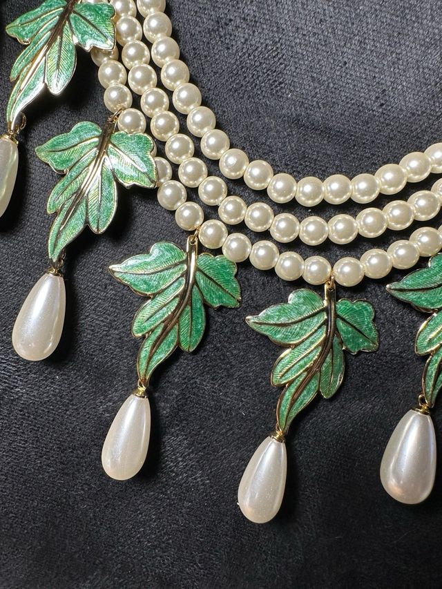 Conjunto vintage de collar y pendientes de esmalte