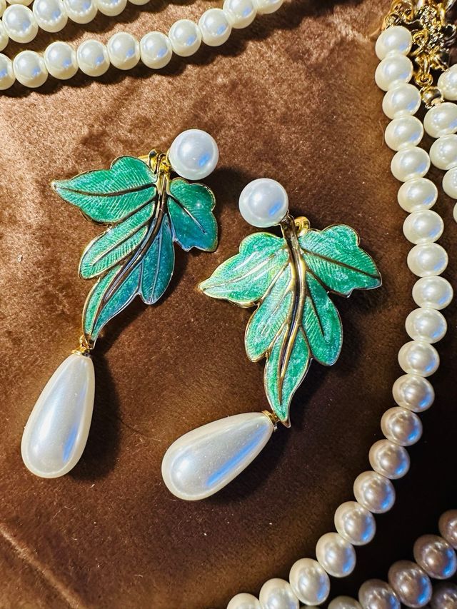 Conjunto vintage de collar y pendientes de esmalte