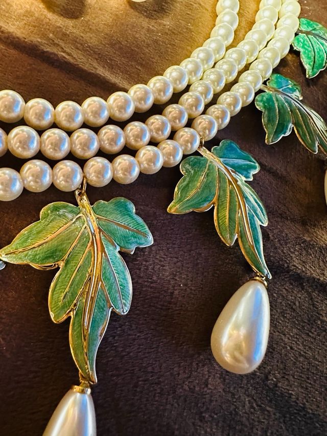 Conjunto vintage de collar y pendientes de esmalte